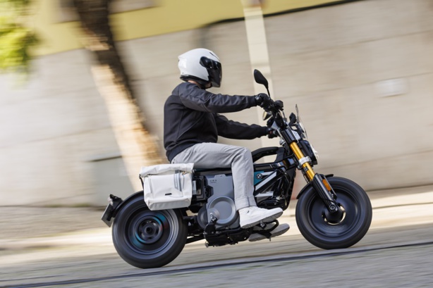 CE 02 : le scooter électrique intra-muros du permis auto