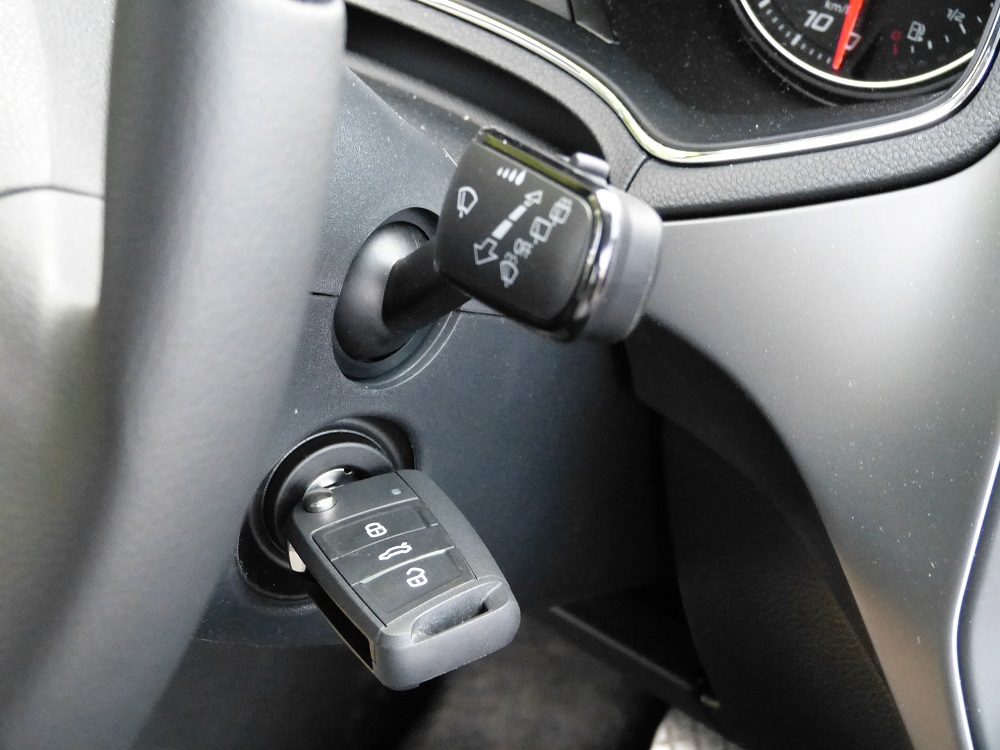 Ce bouton secret permet de dégivrer le pare-brise d'une voiture en quelques  secondes