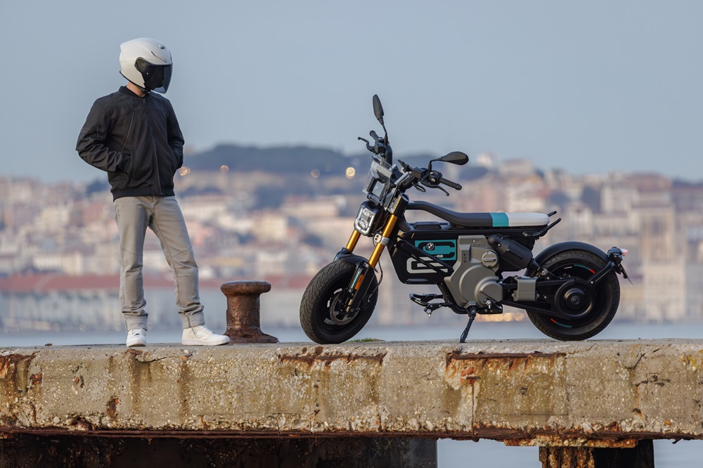 CE 02 : le scooter électrique intra-muros du permis auto