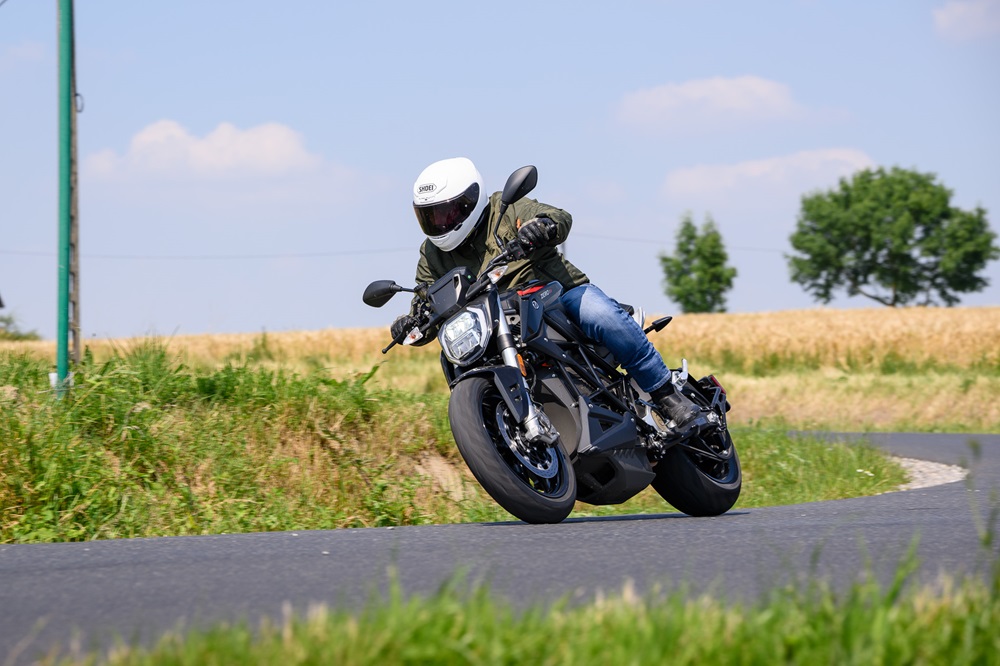 Une moto A2 de rêve de ZERO à 100 km/h